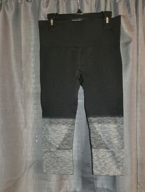 Lululemon Two-Tone Black and Gray Active Leggings